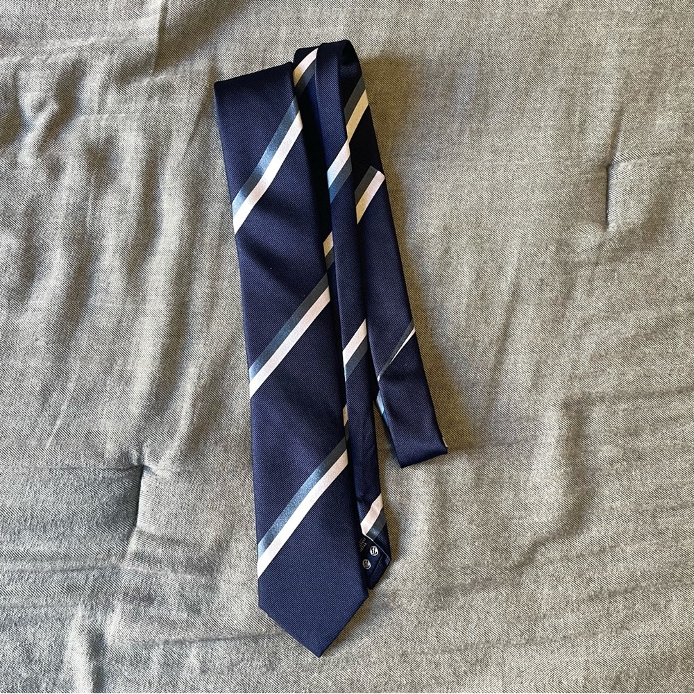 Elegant Navy Striped Tie 100% Silk